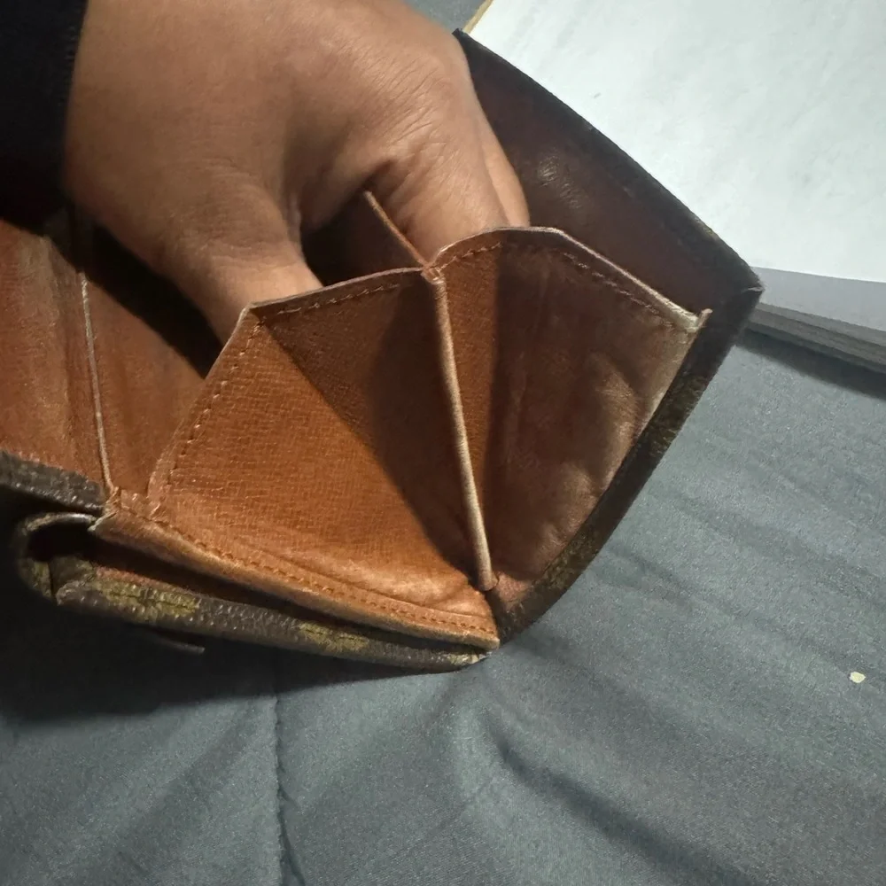 Louis Vuitton Brown Monogram Elise Compact Wallet - GUC - Picture 12 of 12